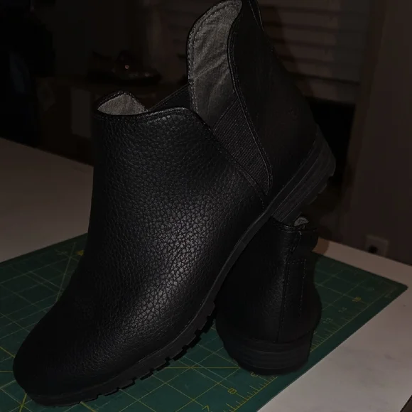 Dr. Scholl's Black Leather Ankle Booties - Picture 1 of 12